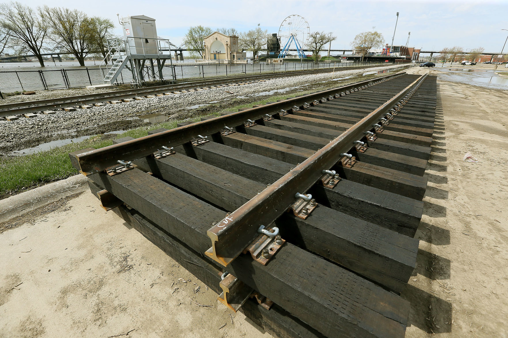 042219-qct-railroad-006